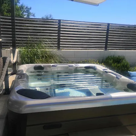 Deluxe Porto * Τρογκίρ