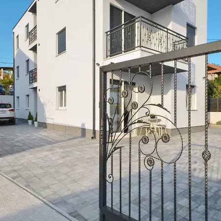 Deluxe Porto טרוגיר