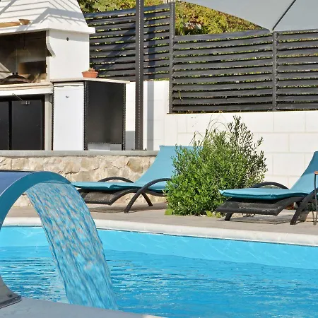 Deluxe Porto * Τρογκίρ