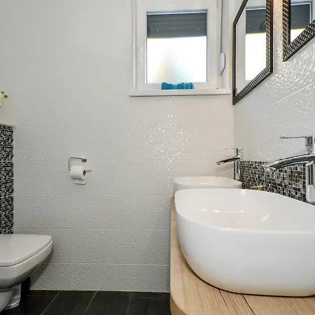 Deluxe Porto Τρογκίρ