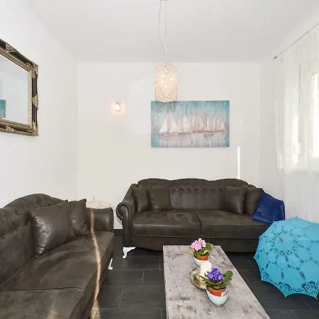 Deluxe Porto * Τρογκίρ